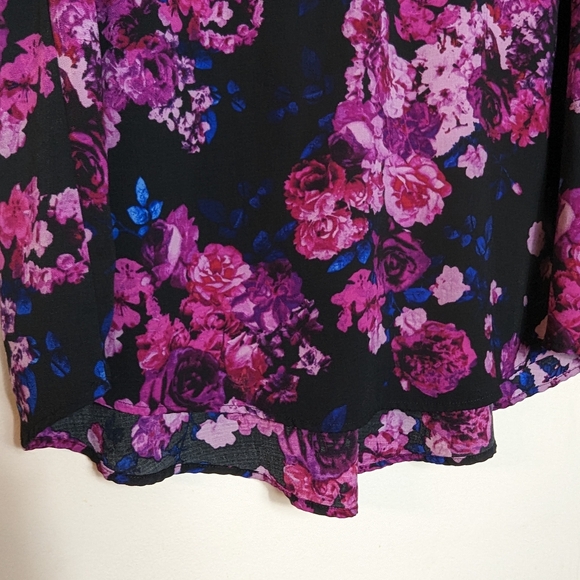 Torrid Floral Gauze Split Front Pullover Top - Picture 7 of 7